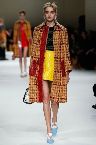 Look 3